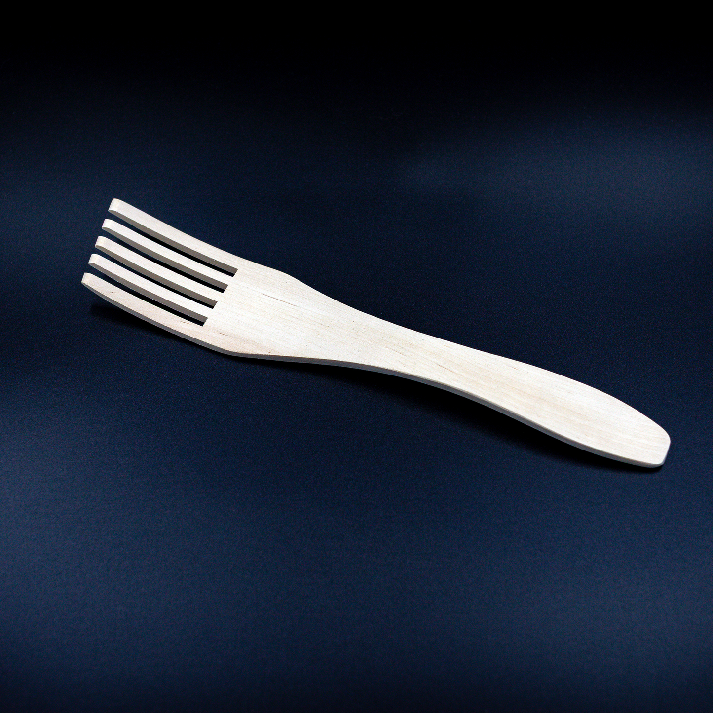 Kotimaiset puiset keittiövälineet omalla tekstillä