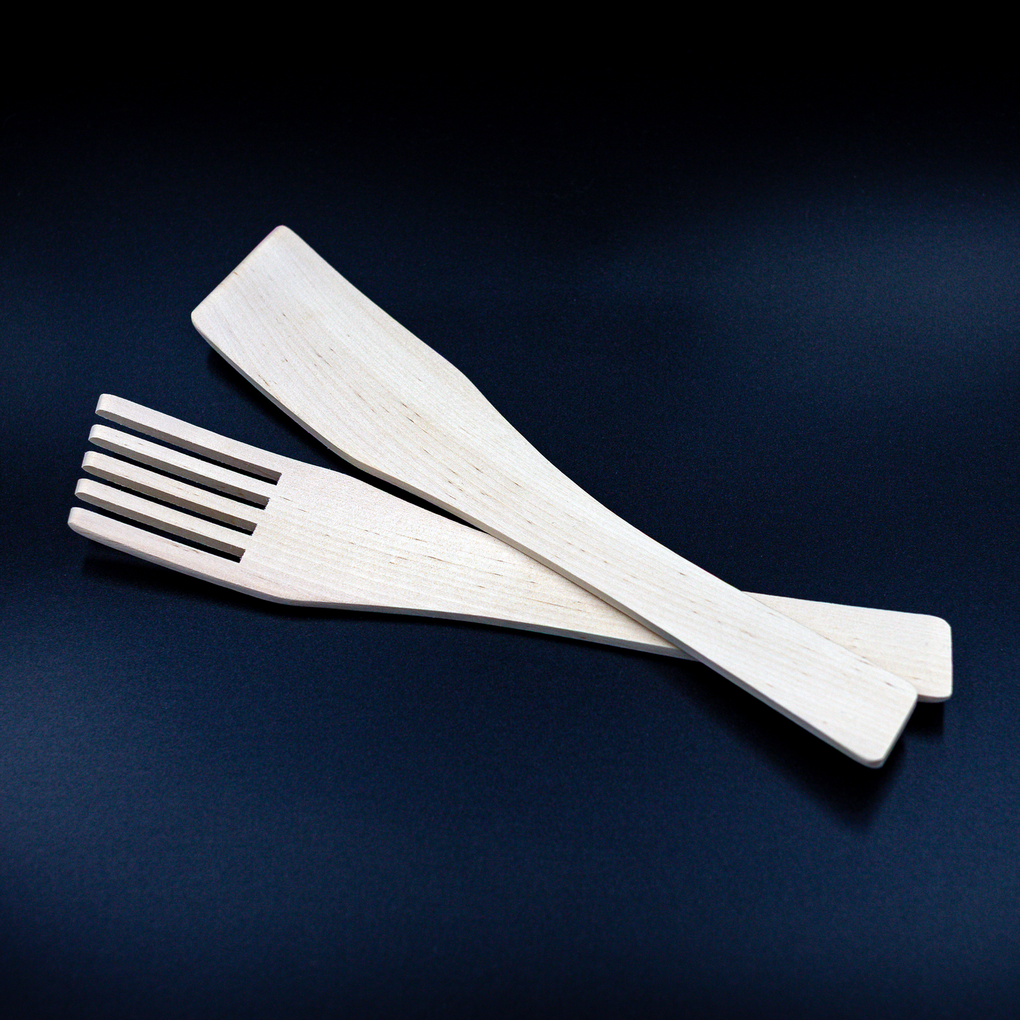 Kotimaiset puiset keittiövälineet omalla tekstillä