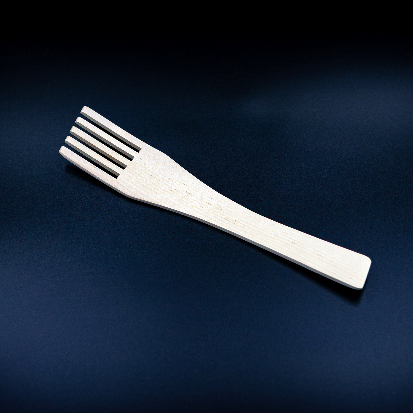 Kotimaiset puiset keittiövälineet omalla tekstillä