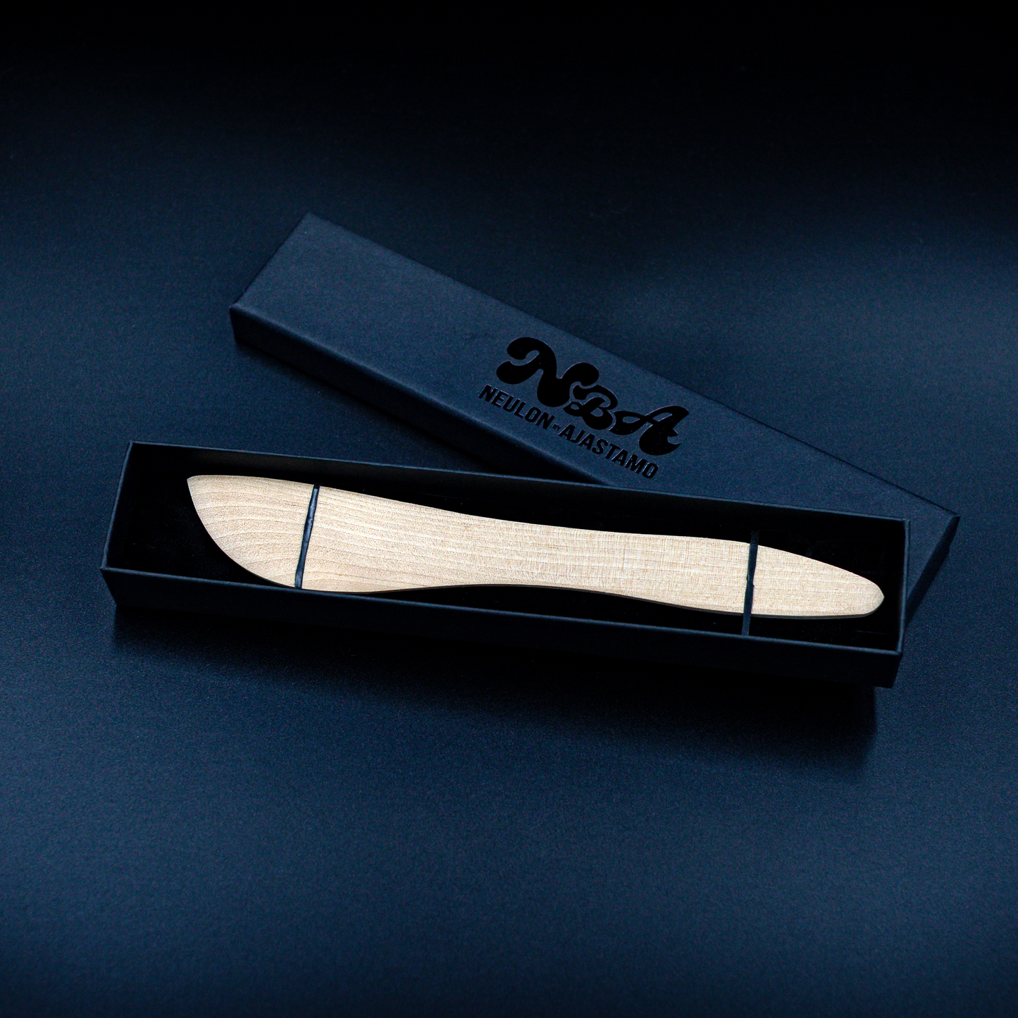 Kotimaiset puiset keittiövälineet omalla tekstillä